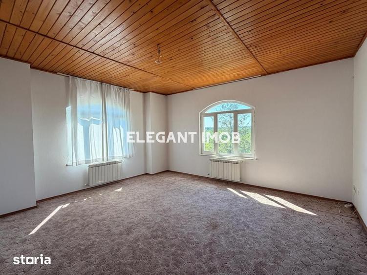 Casă cu 10 camere cu Teren 4900 Mp în Corbeanca