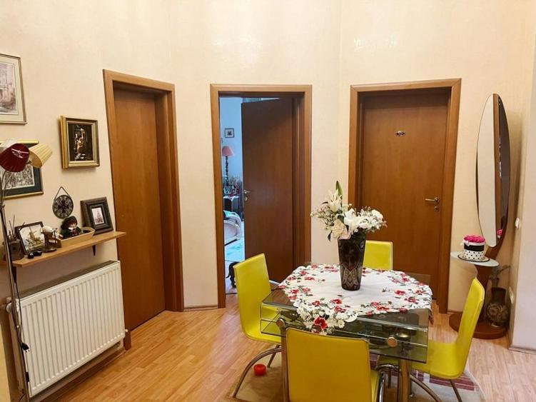 Apartament cu 4 camere în P-ța Romană