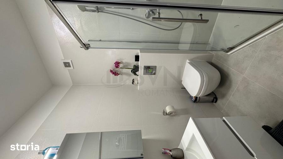 Apartament cu 3 camere semidecomandat în Sisești
