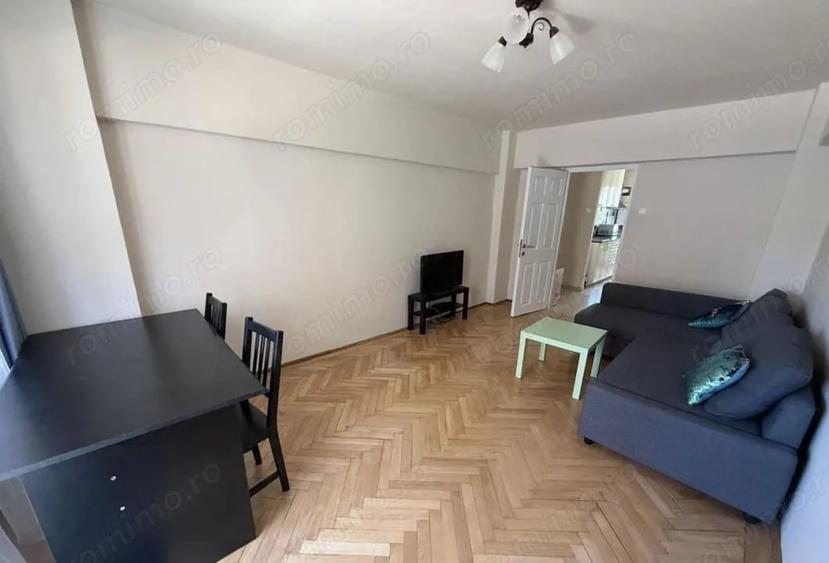 Apartament cu 3 camere decomandat în Răcădău