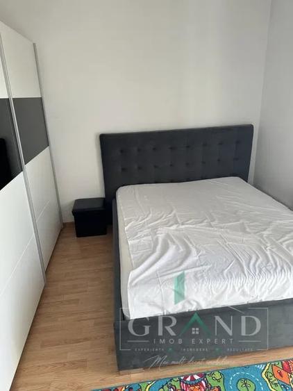 Apartament cu 3 camere semidecomandat, mobilat în Bună Ziua