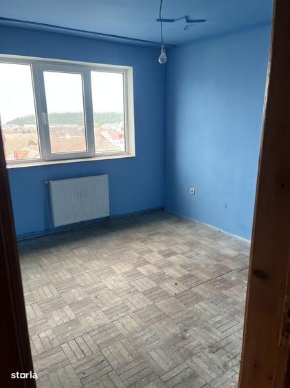 Apartament cu 3 camere în Onești