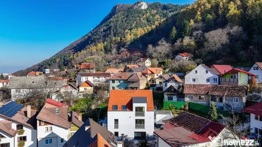 Casă cu 7 camere cu Teren 601 Mp în Schei