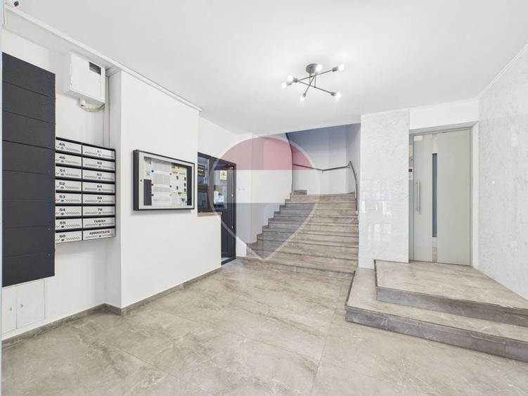 Apartament cu 3 camere decomandat în P-ța Romană