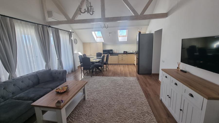 Apartament cu 3 camere decomandat, mobilat în Odăi