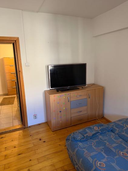 Apartament cu 2 camere semidecomandat în Coman
