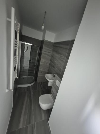 Apartament cu 3 camere semidecomandat în Cug