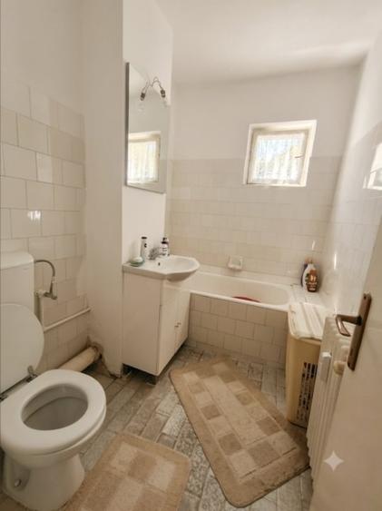 Apartament cu 2 camere semidecomandat, mobilat în Central