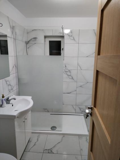 Apartament cu 3 camere decomandat în Exterior Vest