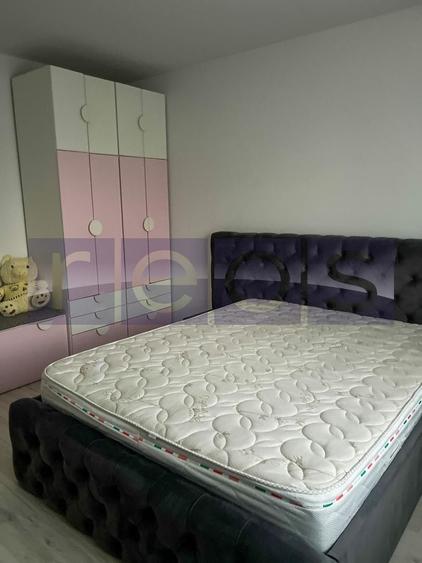 Apartament cu 4 camere decomandat, mobilat în Colentina