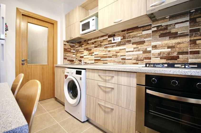Apartament cu 2 camere decomandat, mobilat în Pajura