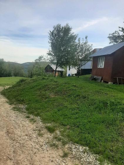 Teren de 1200 mp, în Vlădesti