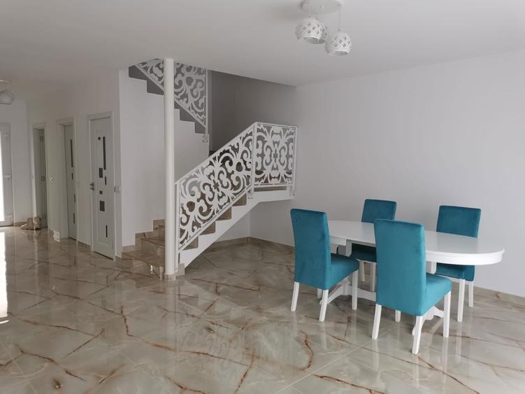Casă cu 3 camere cu Teren 250 Mp în Exterior Vest
