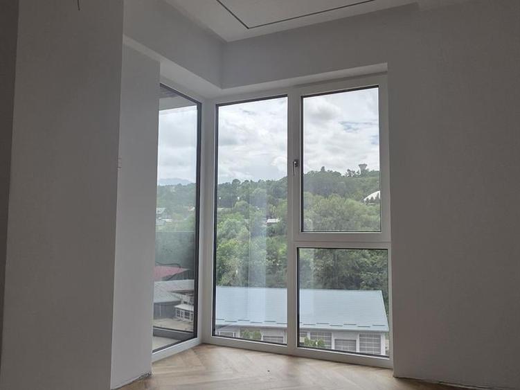 Apartament cu 3 camere semidecomandat în Sud