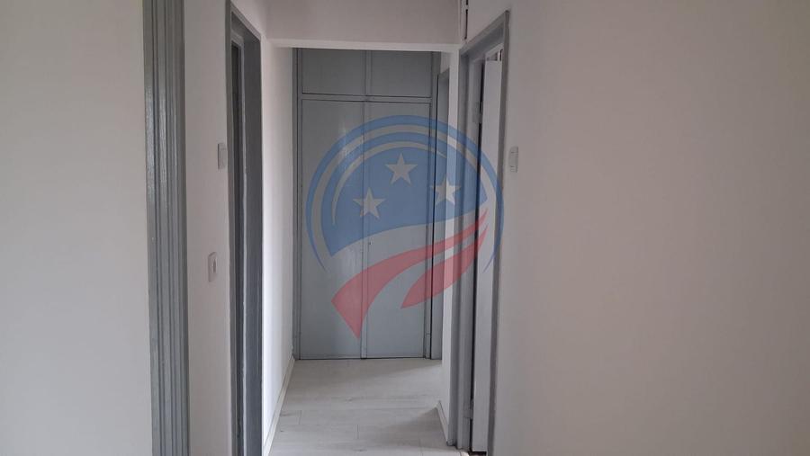 Apartament cu 4 camere decomandat în Central