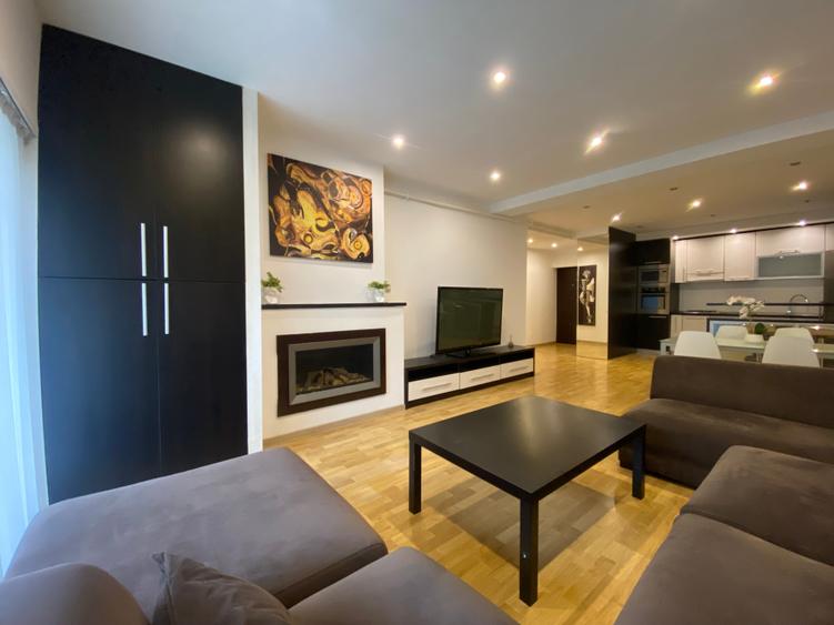 Apartament cu 3 camere semidecomandat, mobilat în Pipera
