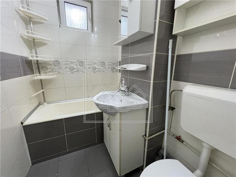 Apartament cu 2 camere decomandat, mobilat în Hipodrom 1