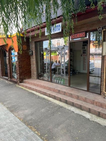Vand casa locuit cu 2 spatii comerciale - 2