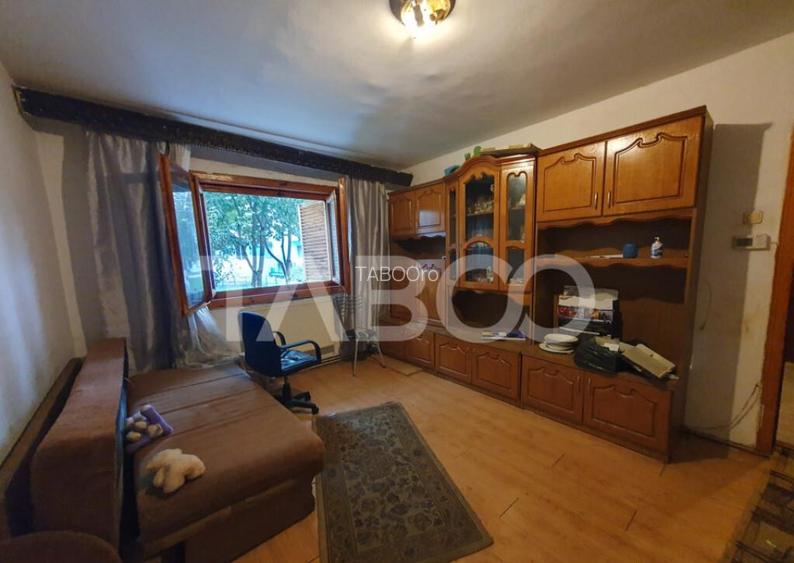 Apartament 2 camere semidecomandat parter 45mp zona Tudor Vl