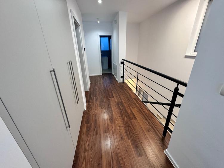 Apartament spatios in vila - cu curte - 2