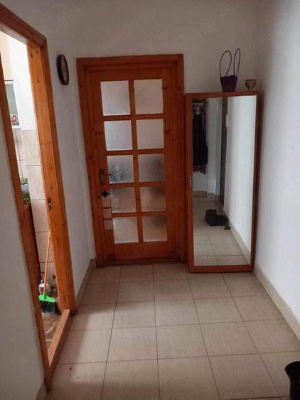 Inchiriez apartament decomandat ,mobilat si utilat, 2 camere, Bro?teni-Colegiu - 3