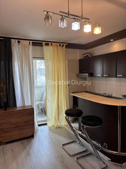 UNIRII,studio 2 camere in imobil 1998 cu CENTRALA TERMICA proprie, 3/8,NESTRADAL