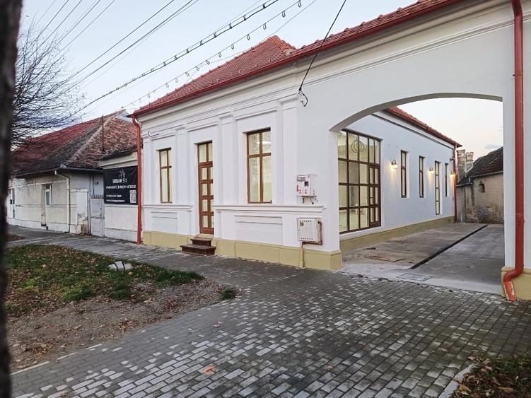 ofer spatiu comercial frontal Cetatea Fagaras - 1