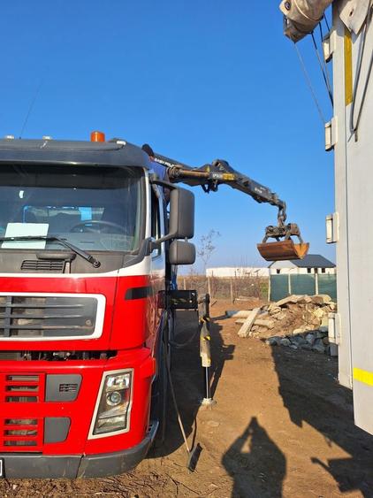 Vand sau inchiriez Volvo 84 cu macara - 7