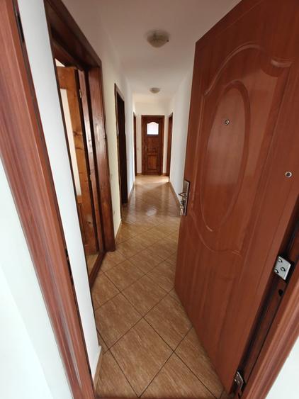 Apartament cu 3 camere decomandat în Turnișor