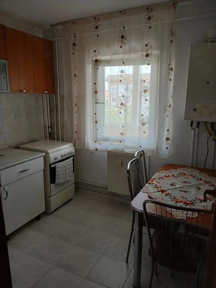 Apartament cu 3 camere decomandat în Girocului