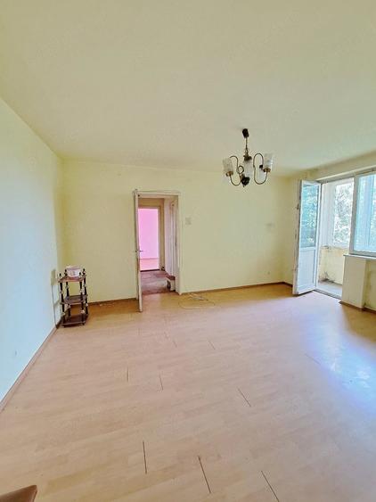 Apartament cu 3 camere semidecomandat în Funcționarilor