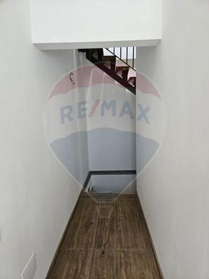 Casă / Vilă cu 4 camere de închiriat în zona Tei - 2