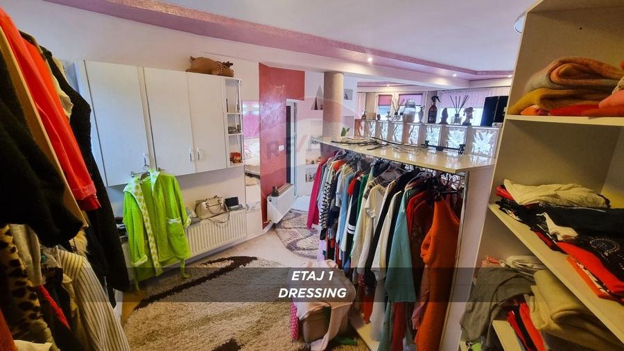 Casă / Vilă cu 10 camere de vânzare în SIGHETUL MARMATIEI zona Central - 57