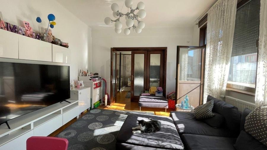 Casă individuală cu 6 camere cu Canalizare în Polonă