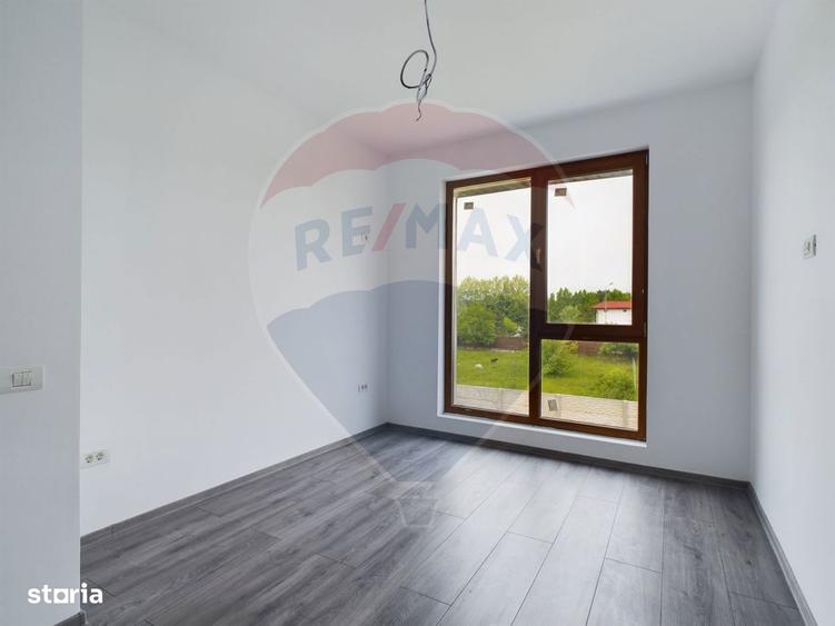 Casa de vanzare + teren 1000 mp - 4