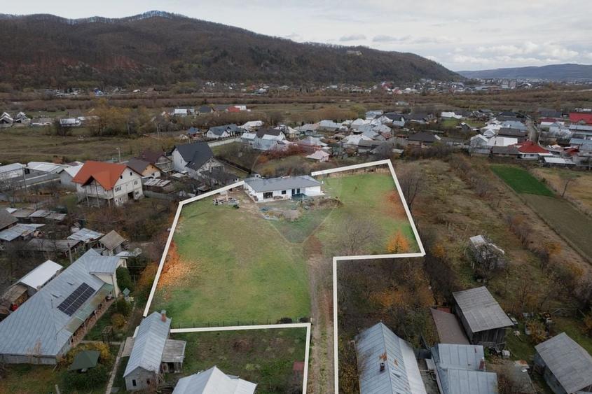 Casă / Vilă cu 5 camere de vânzare - 1