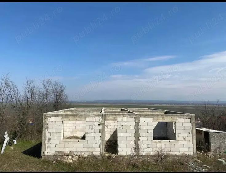 Teren cu casa la stadiul de acoperis si cabanuta - 6