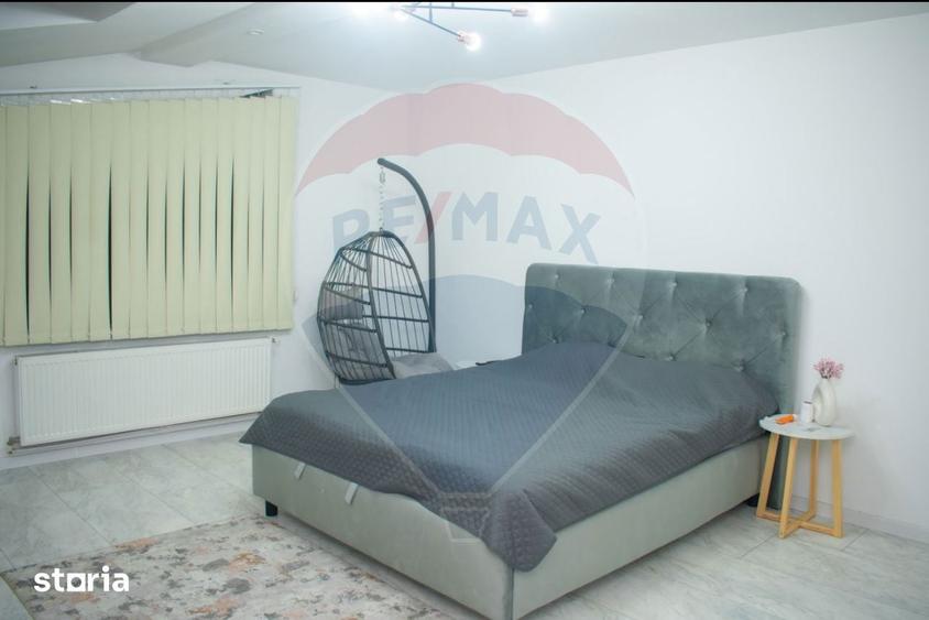 Casa / Vila cu 5 camere de vanzare - 2