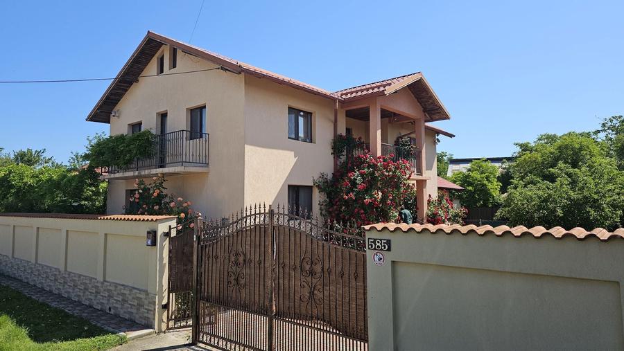 Casă cu 4 camere în Ologeni