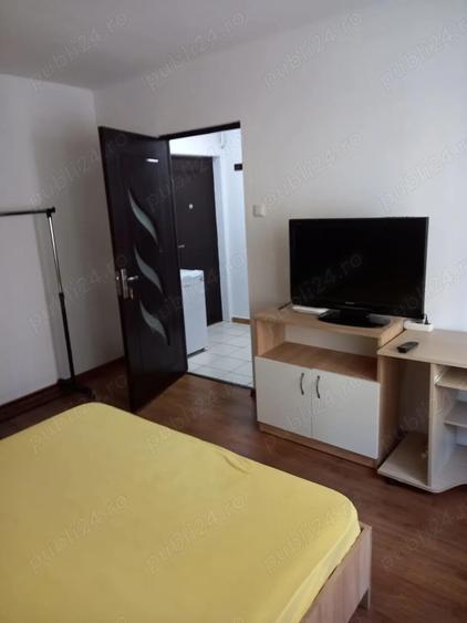 Proprietar, inchiriez garsoniera, strada Crinului - 7
