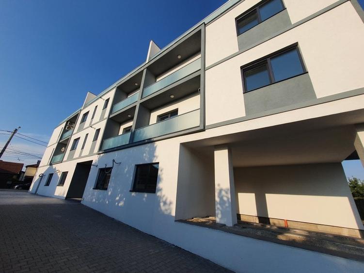 Closca,3 camere,2 bai,bloc nou! - 1