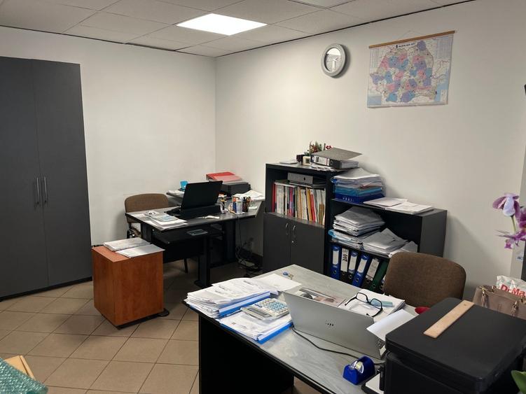 Vanzare apartament 3 cam la parter cu balcon stradal zona Parc Sebastian sect 5 - 7