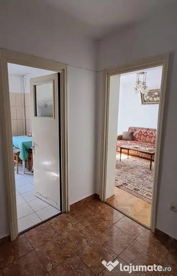Apartament cu 2 camere semidecomandat în Calea București