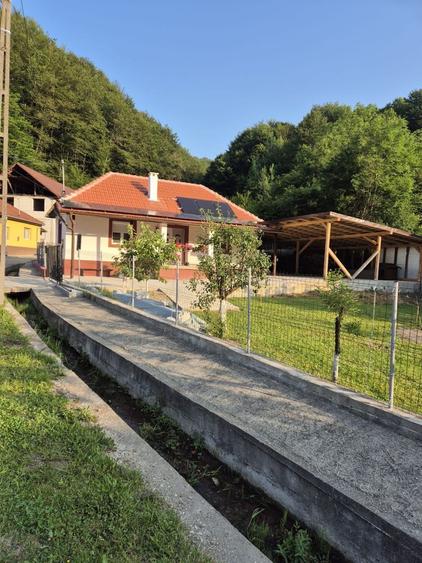 Vand s au schimb cu apartament . - 2