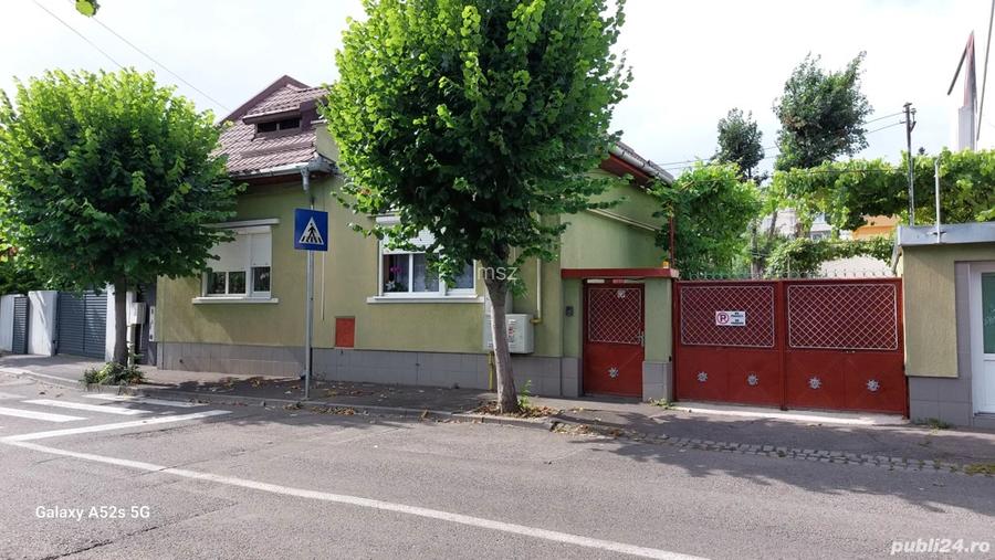 Casa cu spa?iu comercial Casa cu spa?iu comercial