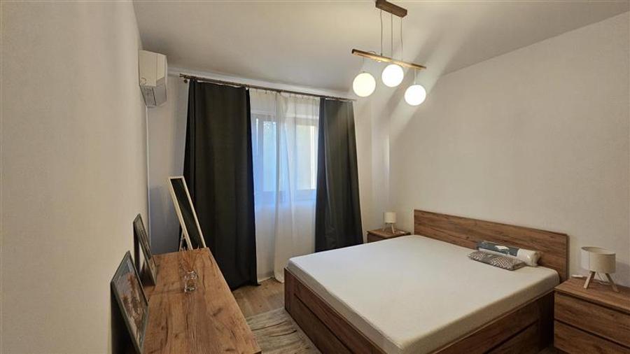 Apartament cu 2 camere semidecomandat, mobilat în Pajura