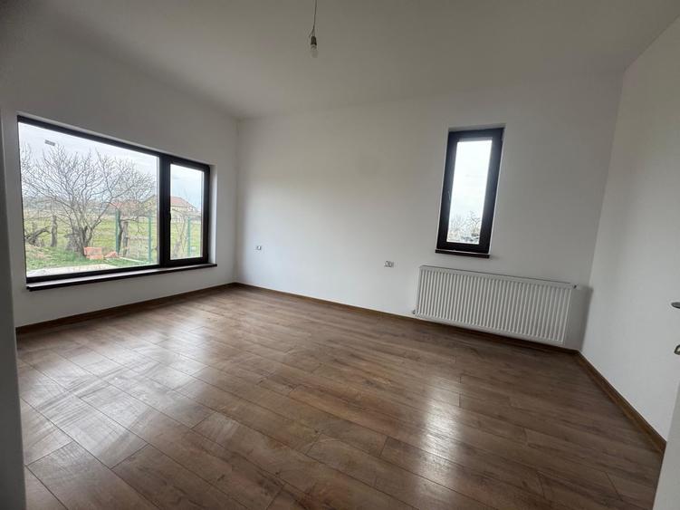 Casa individuala, exterior la gri! - 1