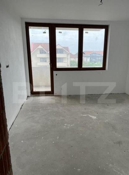 Apartament de 3 camere, 2 balcoane, 93 mp, etaj 1 - 4