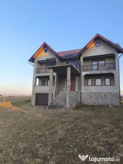 Casa finisata, teren 2500mp, Marginea - 12