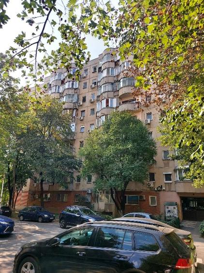 Garsoniera spatioasa, Prosper 13 Septembrie - Sebastian - 1